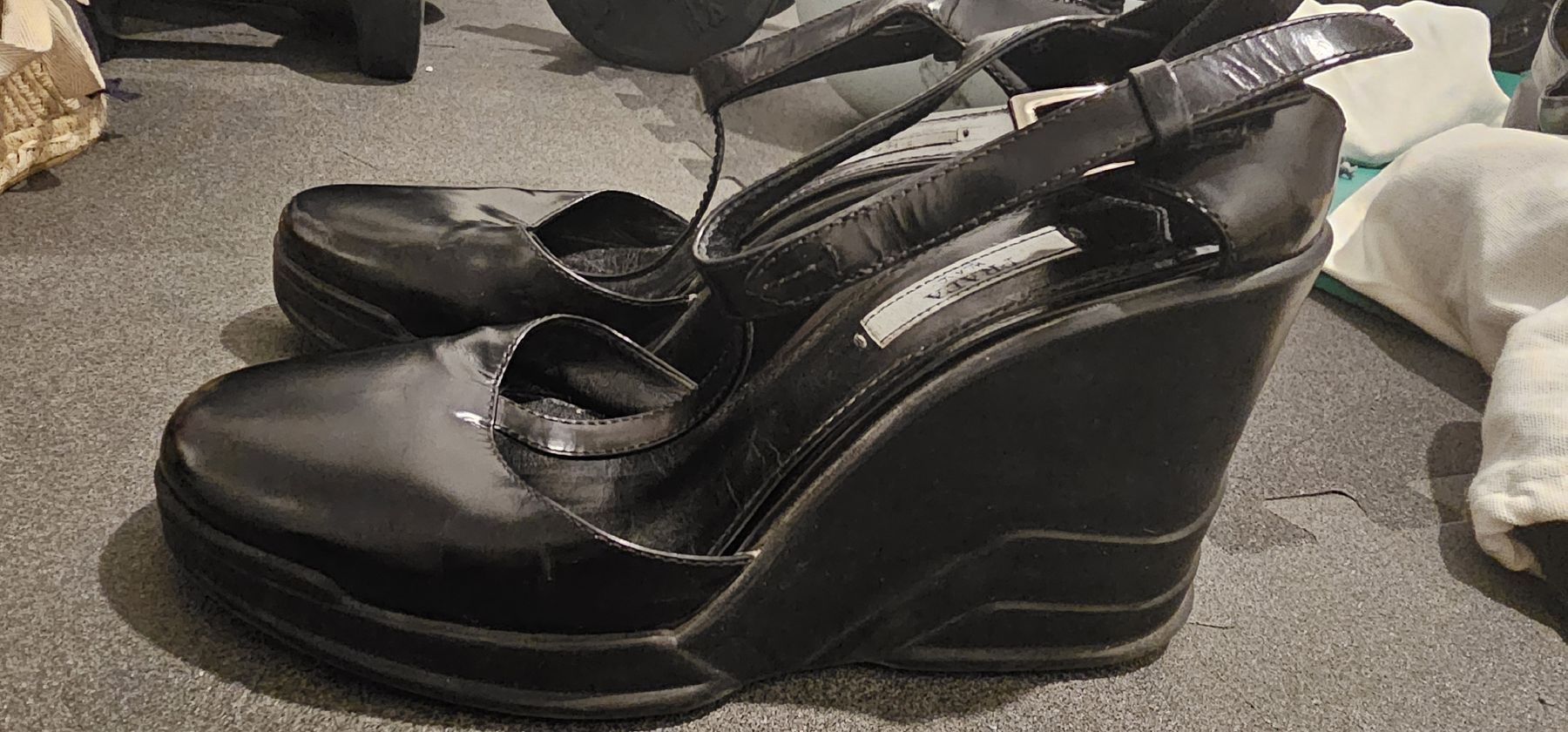 Prada Chaussures femmes: Prada Wedge – D'occasion à La Tour-de-Peilz par mcp_w7rw