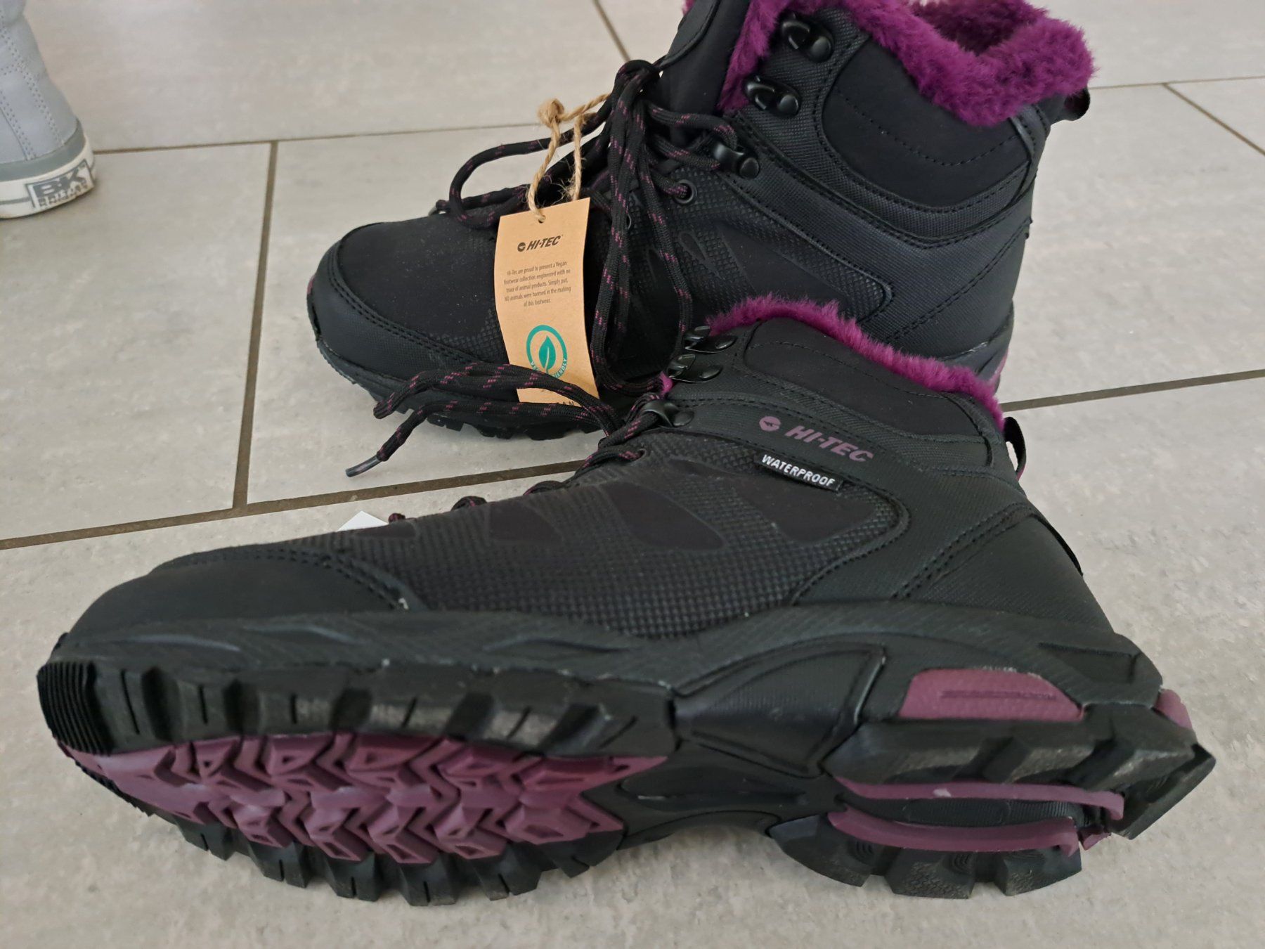 Scarpe da donna: Hoher Turnschuh HI-TEC Gr. 40 schwarz Wasserresistent NEU – Nuovo e nell'imballaggio originale da Killwangen venduto da KIANA08 2