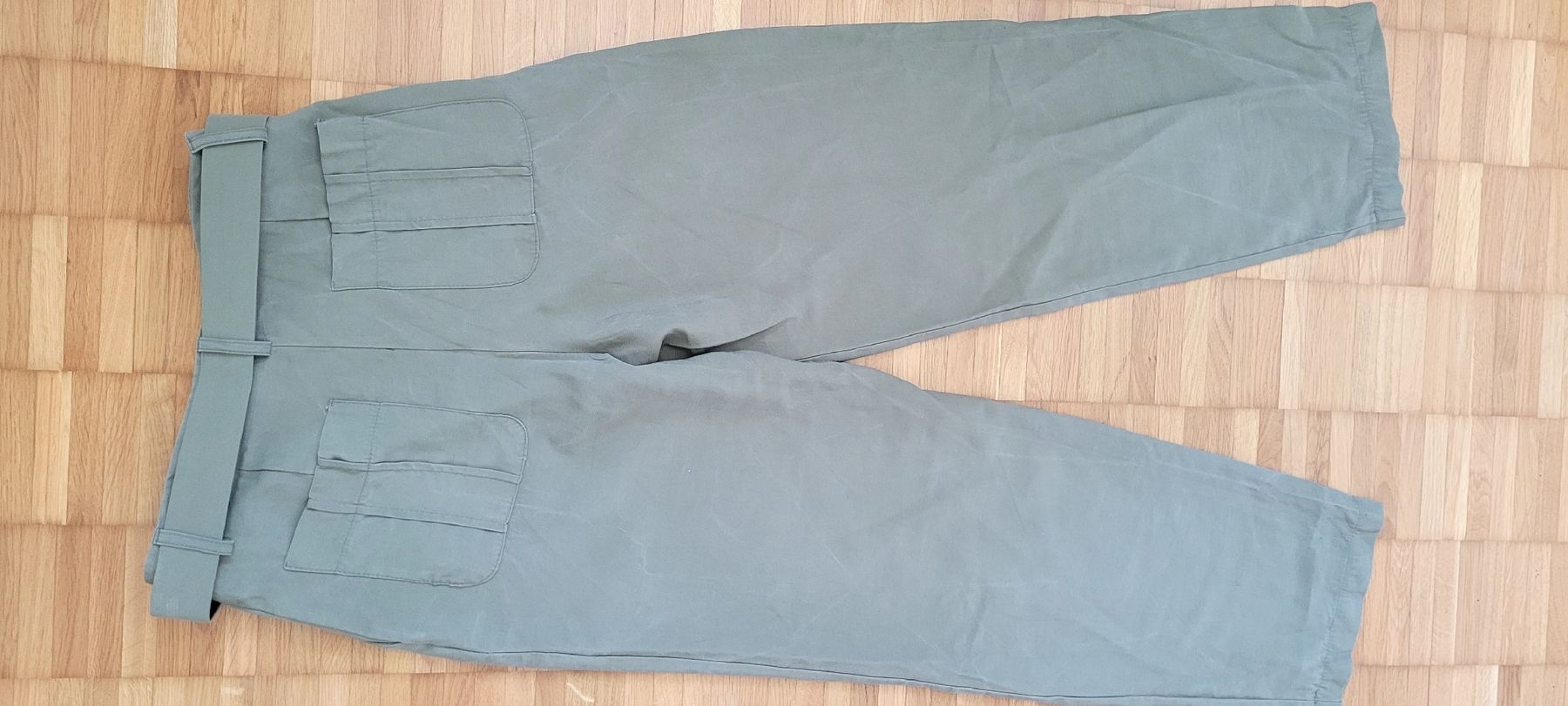 Pantalons: Rinascimento Khaki Stoffhose Gr.S mit Gürtel, – D'occasion à Emmenbrücke par gatasalvache 7