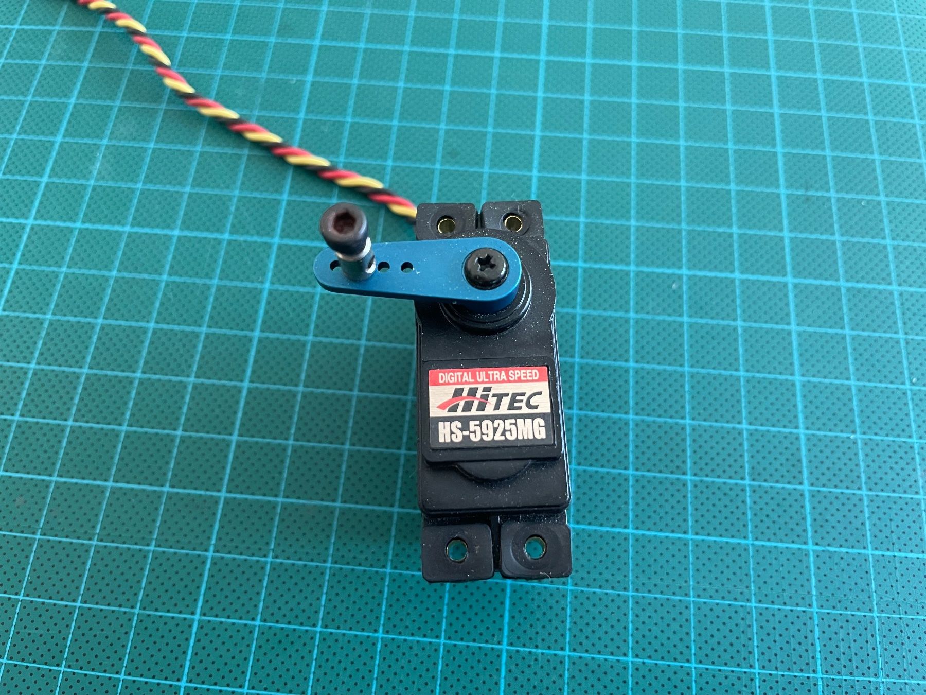 Telecomando: Hitec HS-5925MG Standard Servo – Usato da Worb venduto da asdf9876