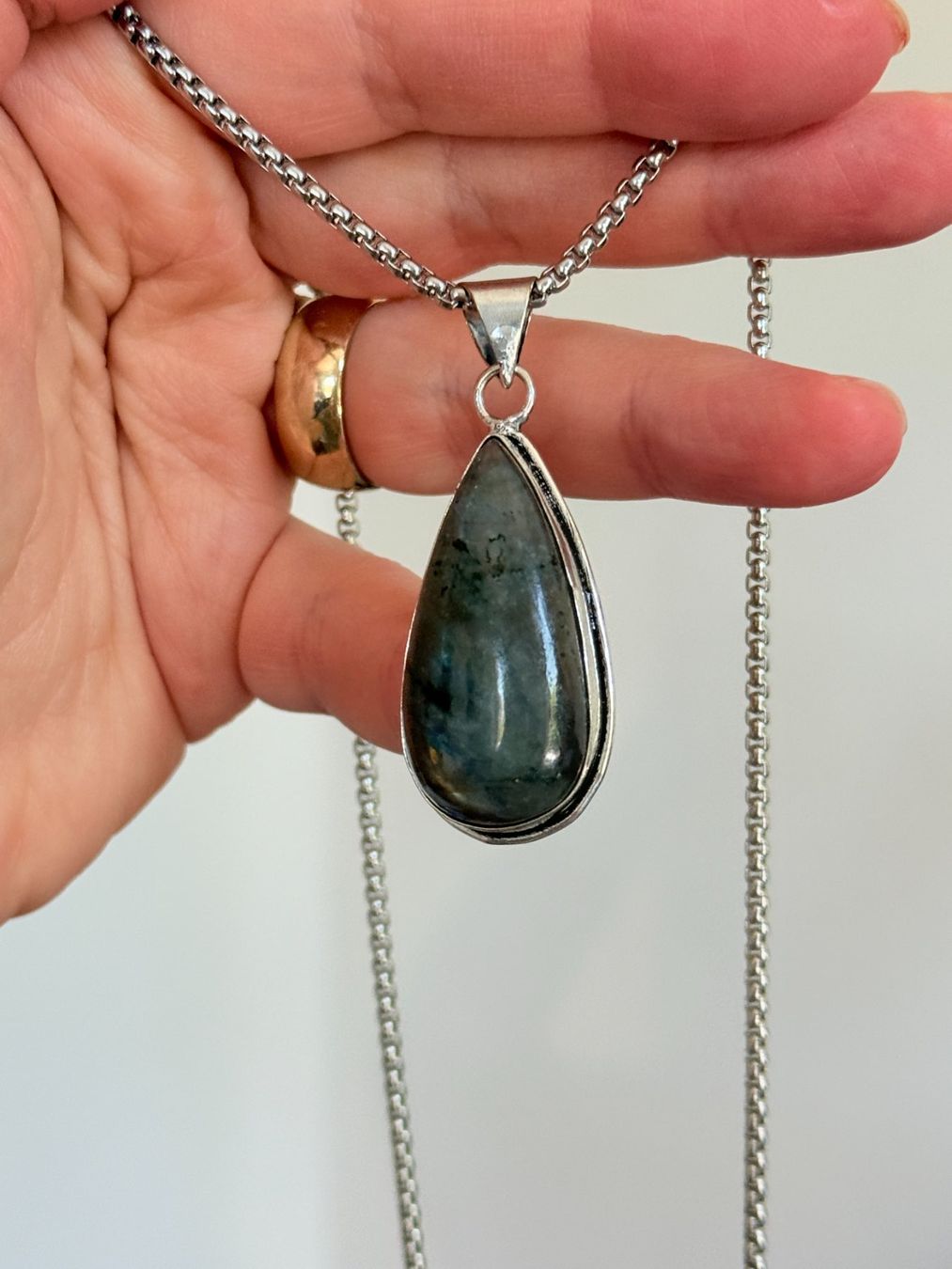 Catenine: Collier vintage avec pendentif en Labradorite – Nuovo e nell'imballaggio originale da Genève venduto da AWWA 2