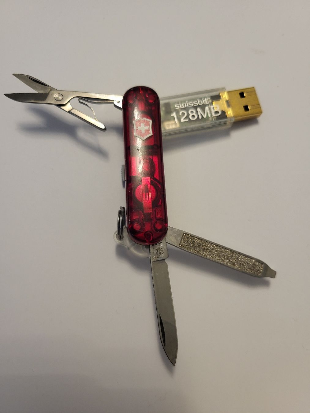 Victorinox Coltelli tascabile: Taschenmesser USB-Stick 128MB rot – Usato da nunningen venduto da mic_88k2