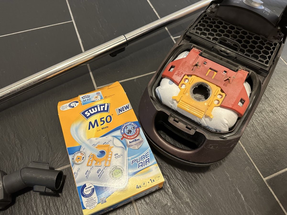 Miele Aspirapolveri & Accessori: Staubsauger Miele Jazz – Usato da Chur venduto da Sim7000 7