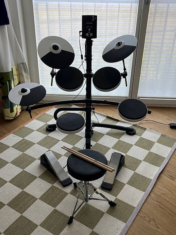 Roland Musikinstrumente: Roland E-Schlagzeug (Einsteiger-Kit) – Gebraucht aus Emmen von carrera80 1