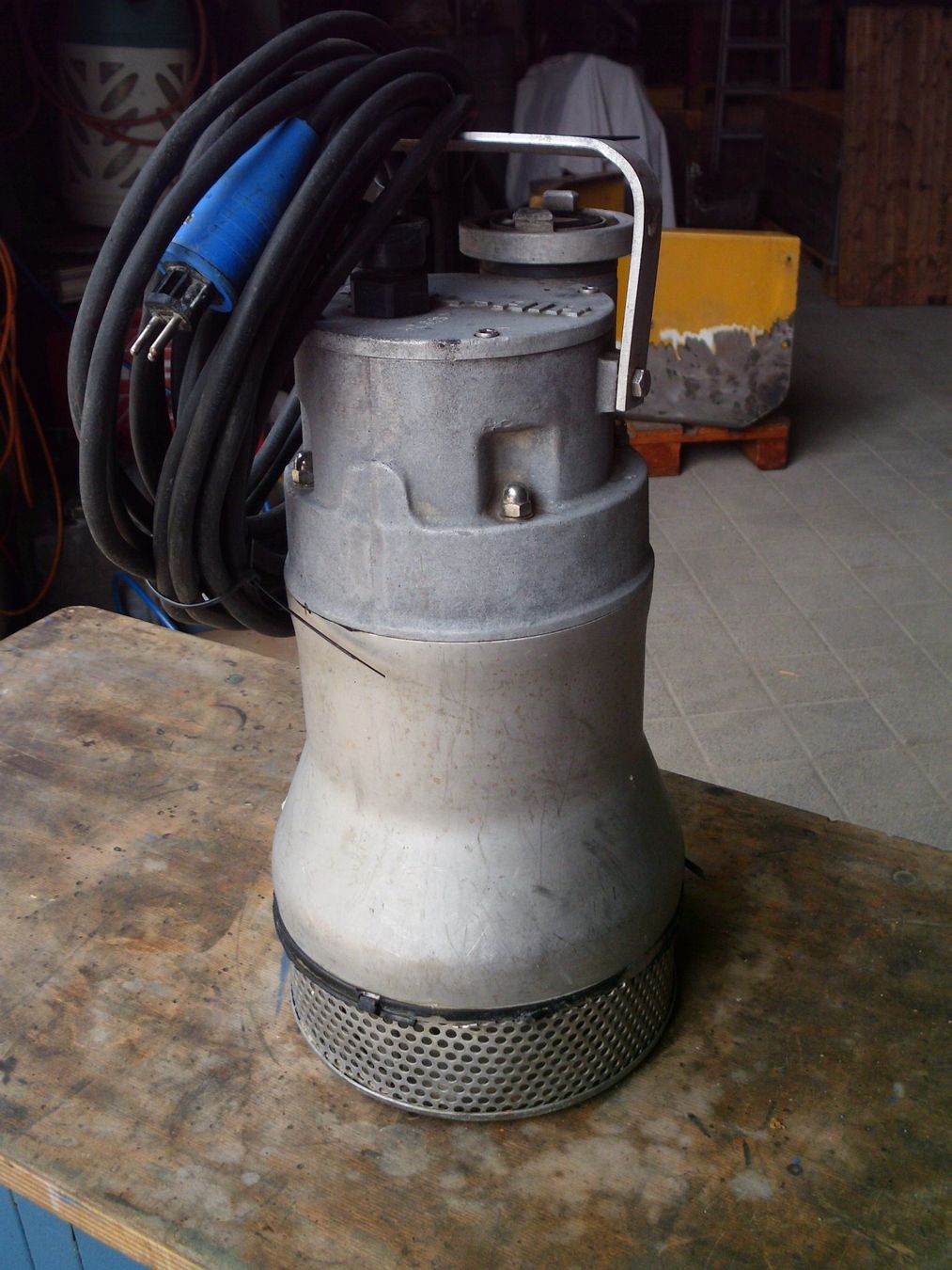 Pompe & Parti di ricambio: Grosse Tool-Air Tauchpumpe – Usato da wilen-gottshaus venduto da Stawigo25