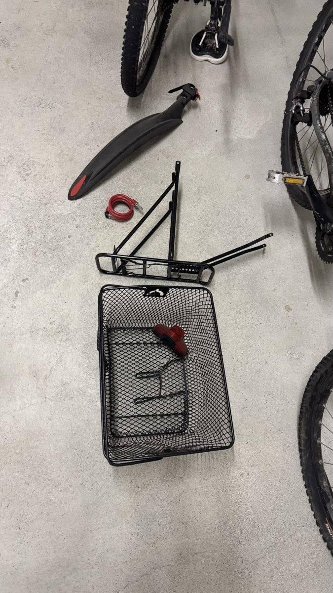 Biciclette: Bicycle accessories: rear rack, basket, mudguards – Usato da Winterthur venduto da Kevin.Prandini 3