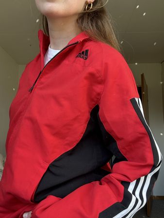 Adidas Trainingsjacke rot schwarz mit Streifen Grösse S