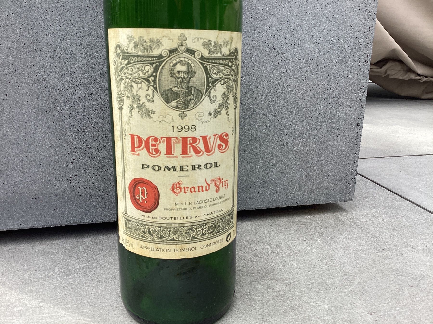 Château Pétrus Vino: Château Pétrus Weinflasche 1998 – Usato da Flawil venduto da Barschfreak 3