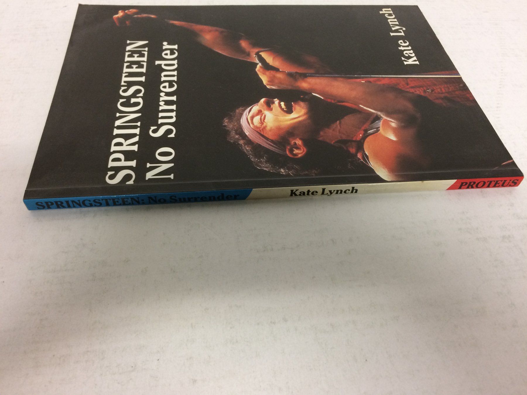 Libri: SPRINGSTEEN - NO SURRENDER 128 pages book by KATE LYNCH – Usato da Vezia venduto da Aquarius_Age 3
