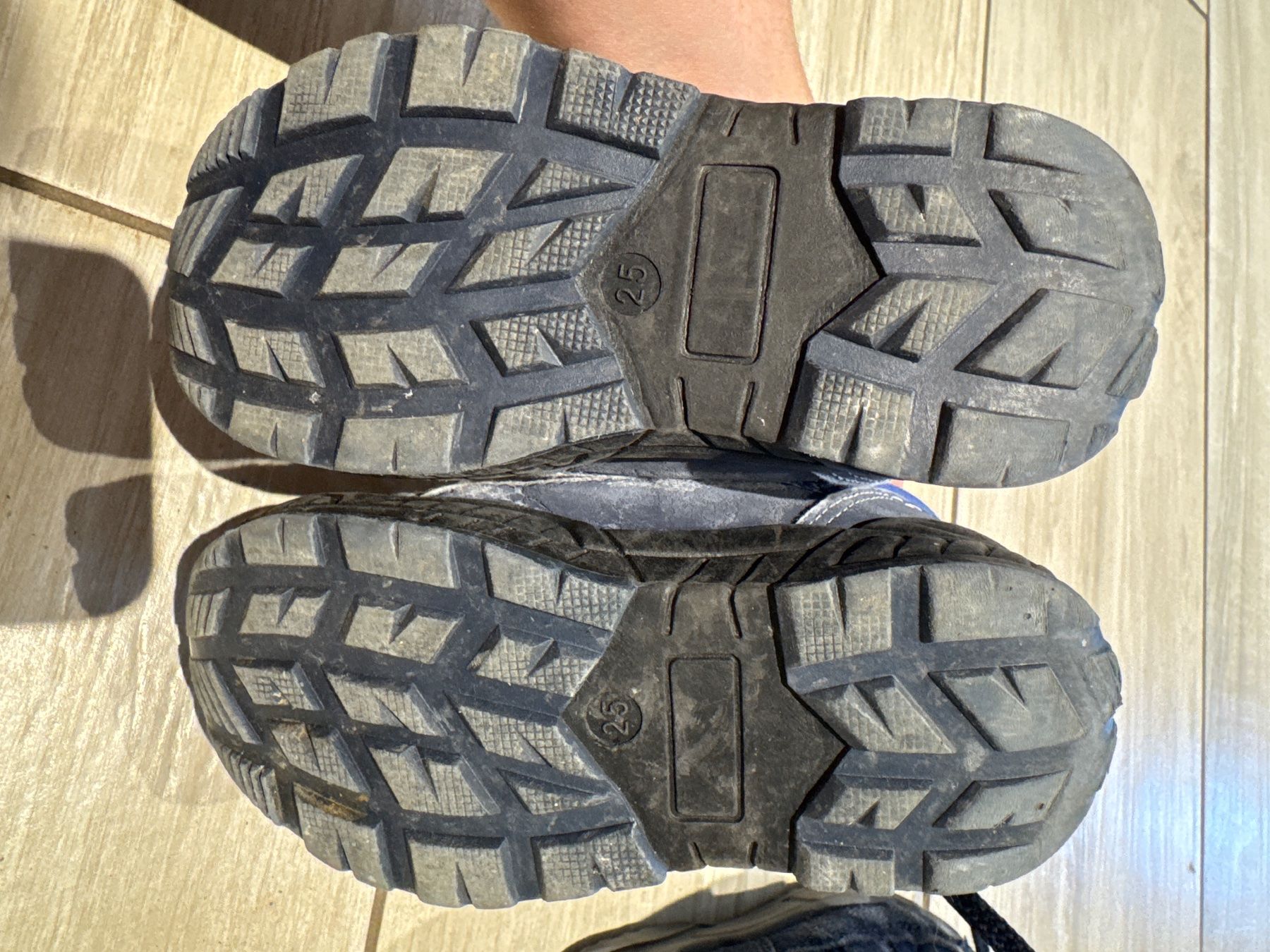 Scarpe per ragazzi: Winterschuhe Gr 25 – Usato da Gelterkinden venduto da Familienferien 2