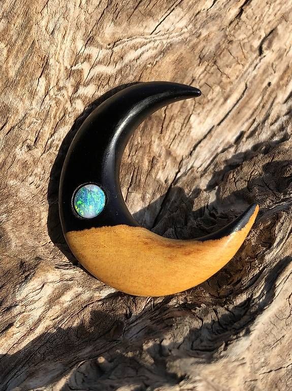 Anhänger: Grenadill Holz Anhänger Mond mit Opal – Gebraucht aus Wigoltingen von SANDROPAL