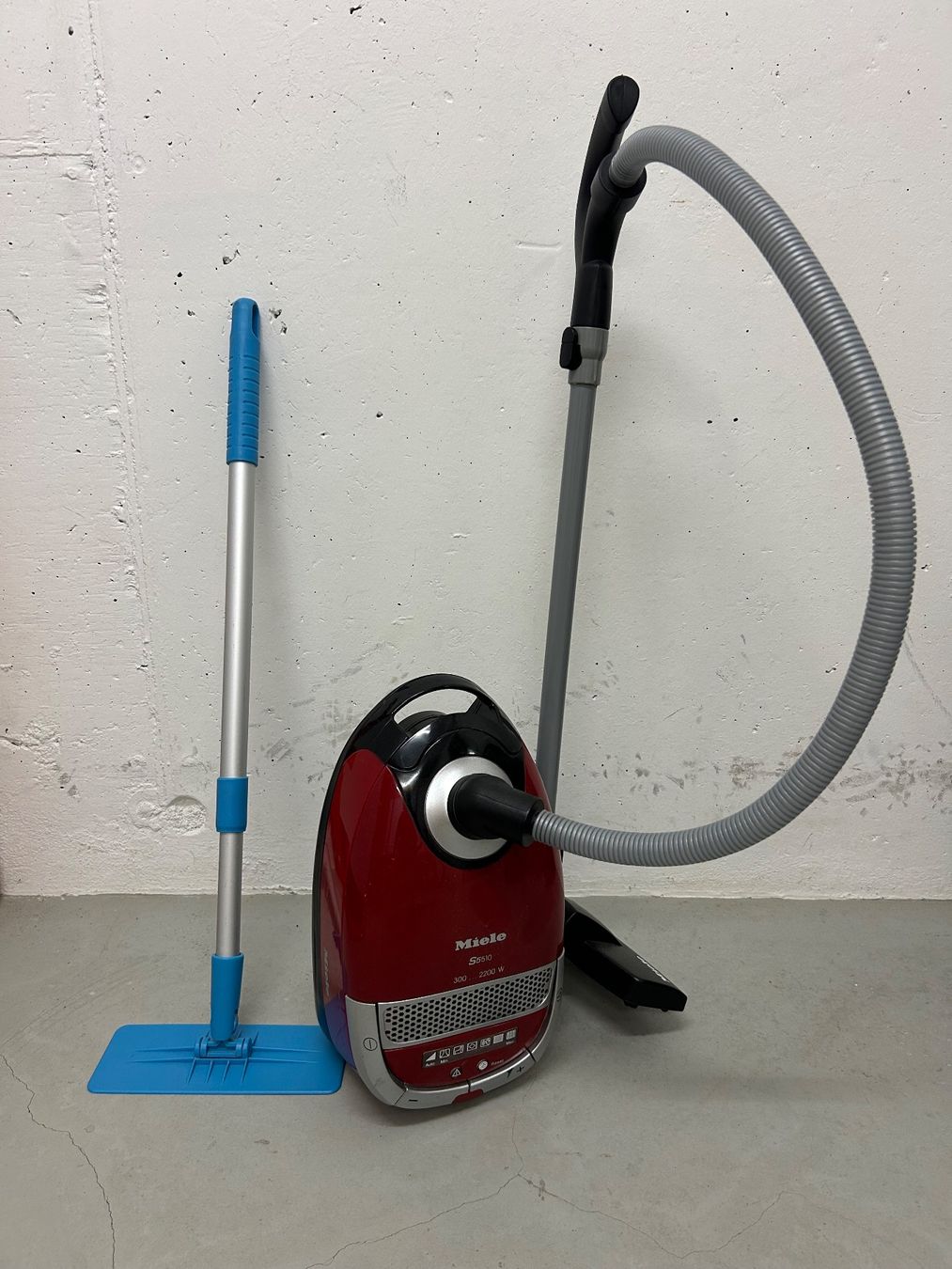 Giocattoli: Kinder Staubsauger und Wischmop – Usato da Lütisburg venduto da Gizmo02