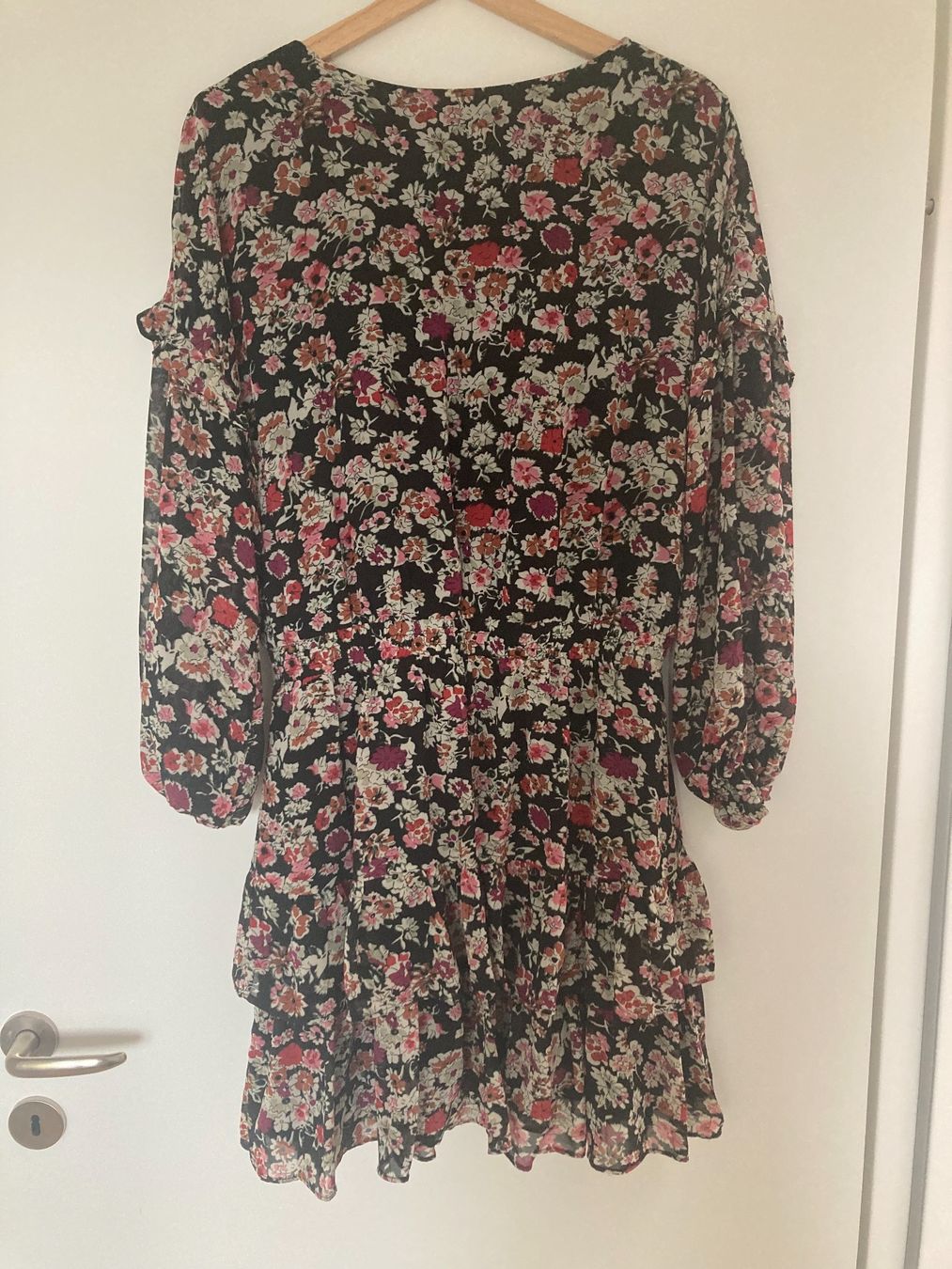 Vestiti: Flower Dress New – Nuovo (secondo la descrizione) da Fällanden venduto da mar_v6pd
