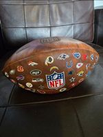Original American Football mit alten Logos NFL