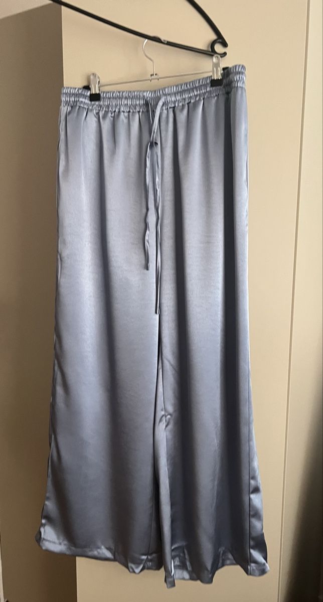 Pantalons: Seidenhose Damen hellblau Grösse M neu – Neuf (Voir description) à Zürich par dan_8cvc