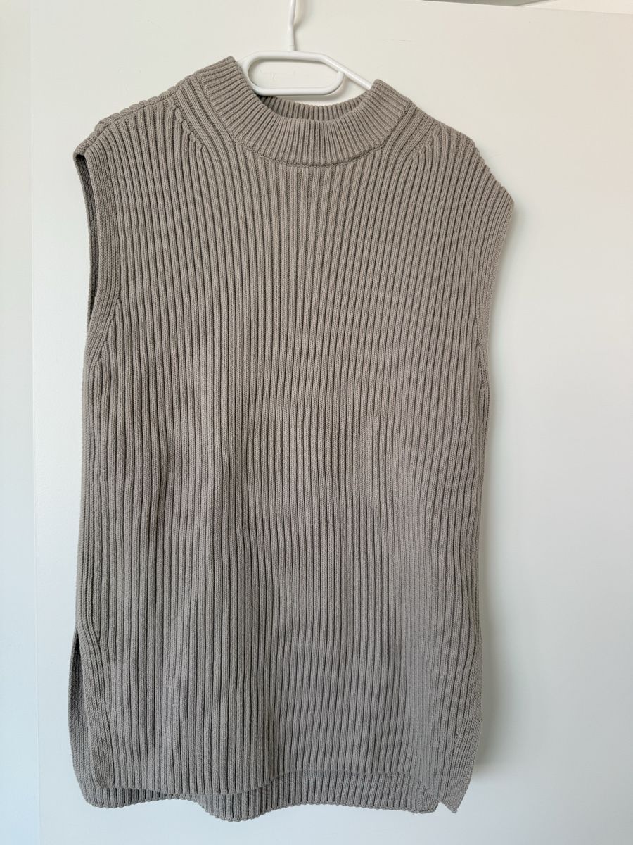 H&M Tops: Haut sans manche H&M  – Gebraucht aus Monthey von sen_6ckr
