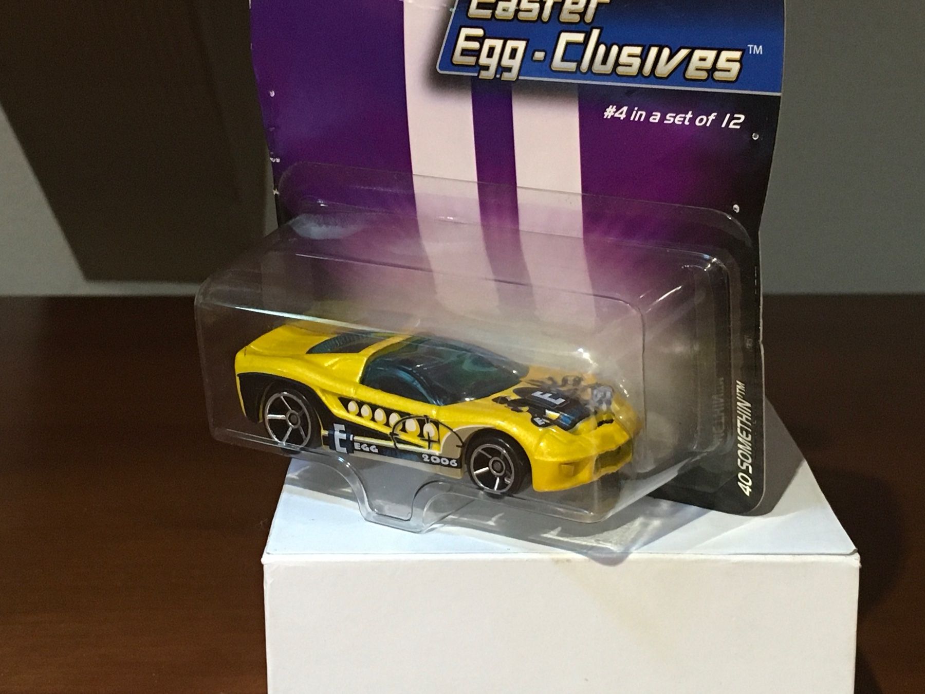 Hot Wheels Modellini d'auto: 40 Somethin‘ 1/64 Hot Wheels Easter Egg-Clusive – Nuovo (secondo la descrizione) da Wohlen AG venduto da PrivatSammlung 1