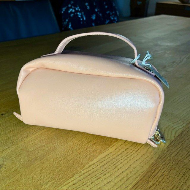 Kosmetikkoffer: Kleines Necessaire Farbe apricot – Neu und originalverpackt aus Ottikon von lo99 1