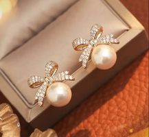 Ohrringe im Vintage-Design mit Schleife und Perle