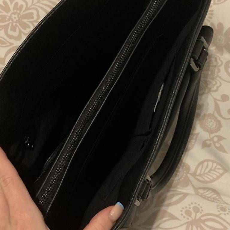 Taschen für Damen: Schwarze Armani Tasche  – Gebraucht aus Luzern von VStore 3