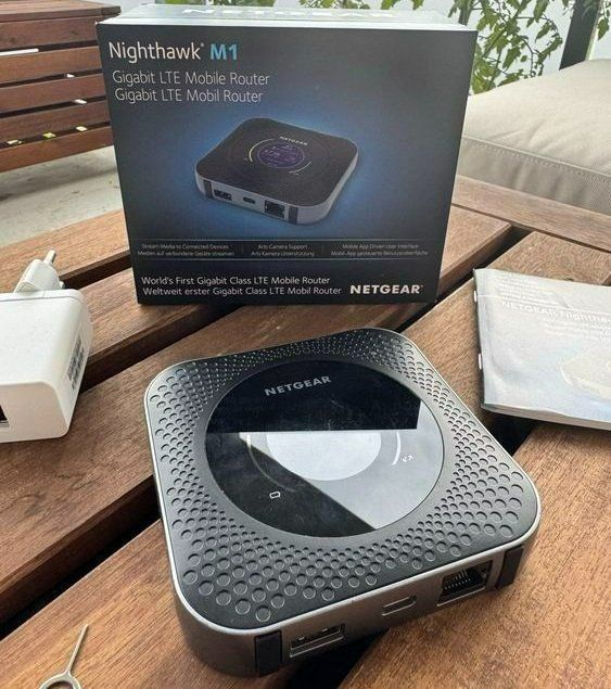 Netgear Modem & Router: Netgear Nighthawk M1 4G mit O.V. Gratis 2 mini Antenne – Usato da Zuchwil venduto da Beppe_25.3