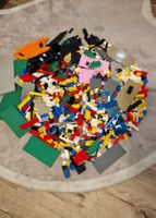 Über 2kg Konvolut Lego Figuren und Bausteine