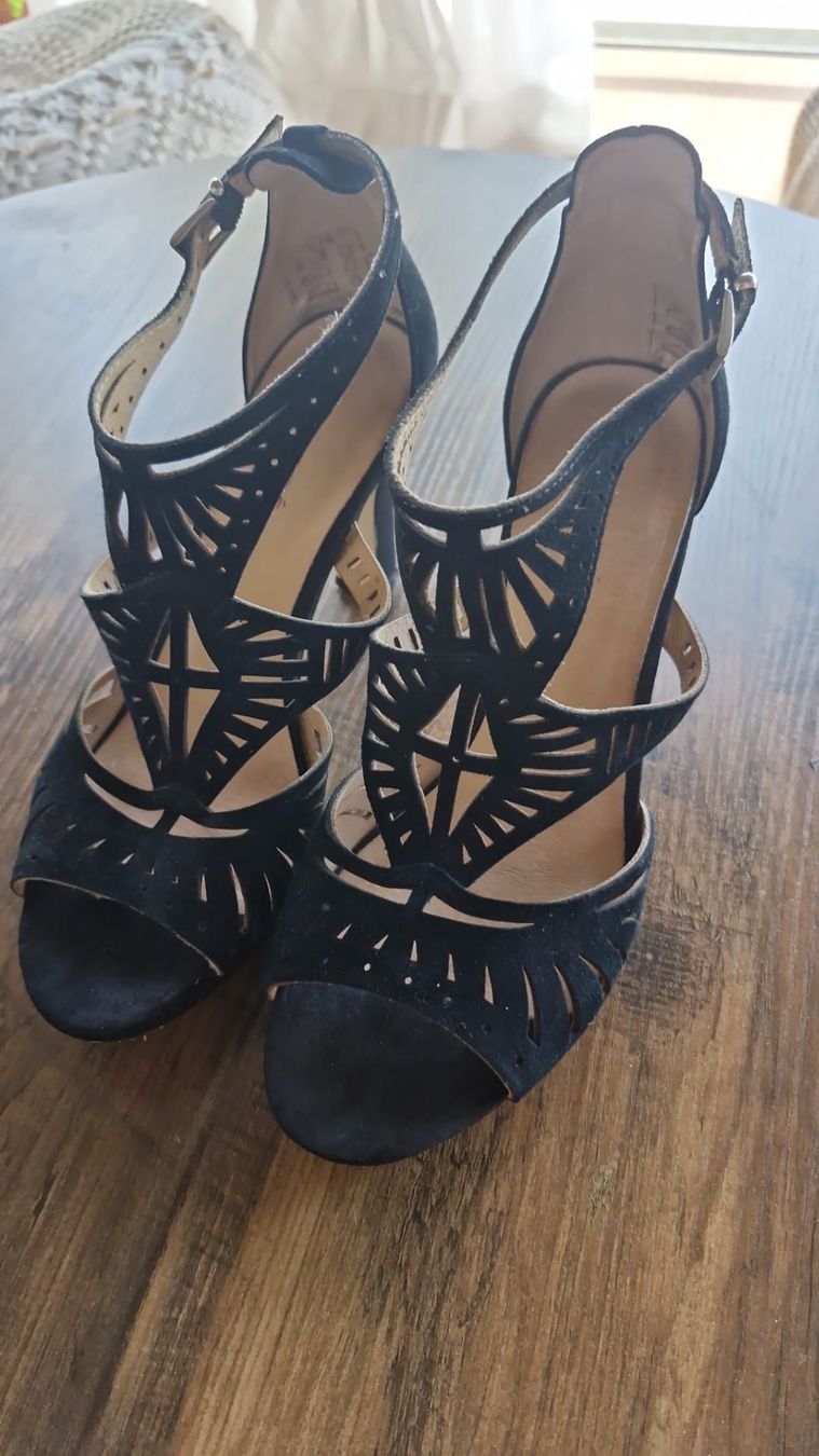 André Scarpe da donna: Schwarze Pumps  Grösse 37 – Usato da Thun venduto da abi_g9fg