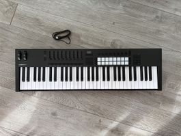 MIDI controller Novation Launchkey 61 MK4