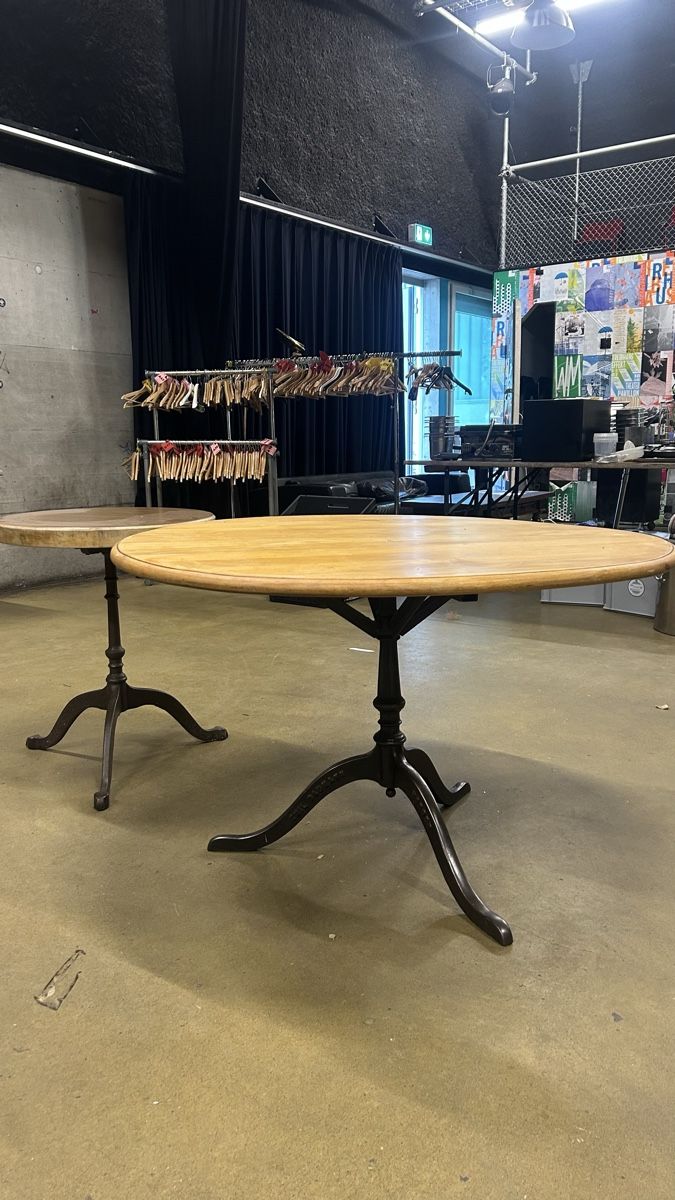 Autres meubles anciens: Tischbeine aus Gusseisen, plus Rundtisch Horgen Glarus – D'occasion à Kriens par mofa.teile.occasion 1