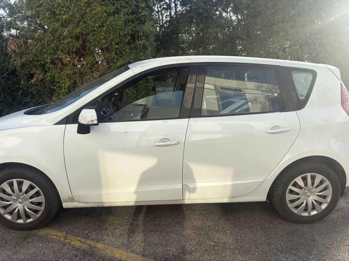 Renault Automobili: Renault Scenic 1.9 DCI – Usato da Gals venduto da aya_p7pd 3