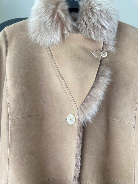 Windsor Cappotti: Windsor Lammfellmantel Gr.38  NEU 120 cm. Lang – Nuovo e nell'imballaggio originale da St. Gallen venduto da xaver66 1