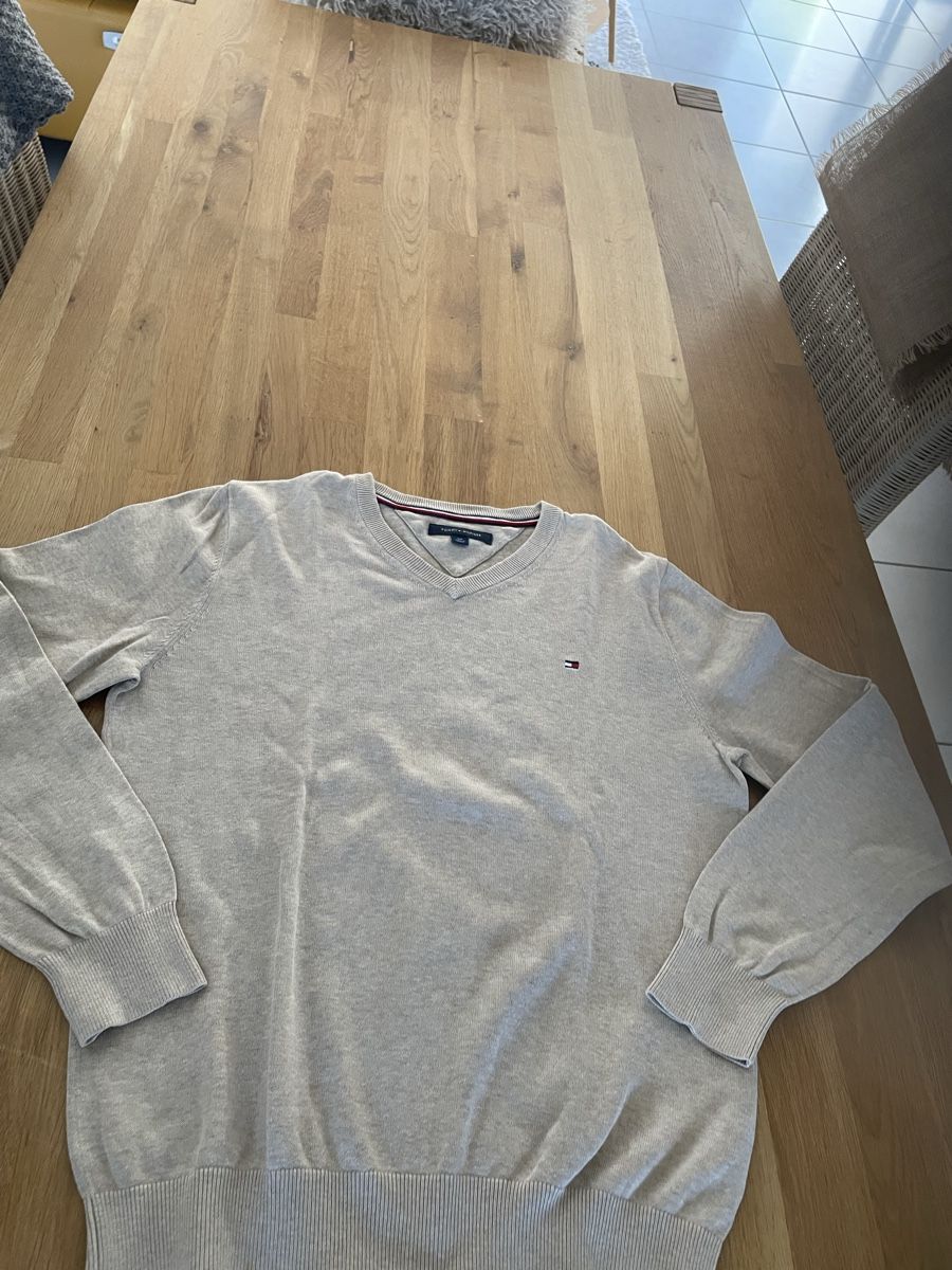 Tommy Hilfiger Pullover & Sweatshirts: Tommy Hilfiger Pullover V-Ausschnitt beige Grösse L – Gebraucht aus Dübendorf von jlu_r7hz 1
