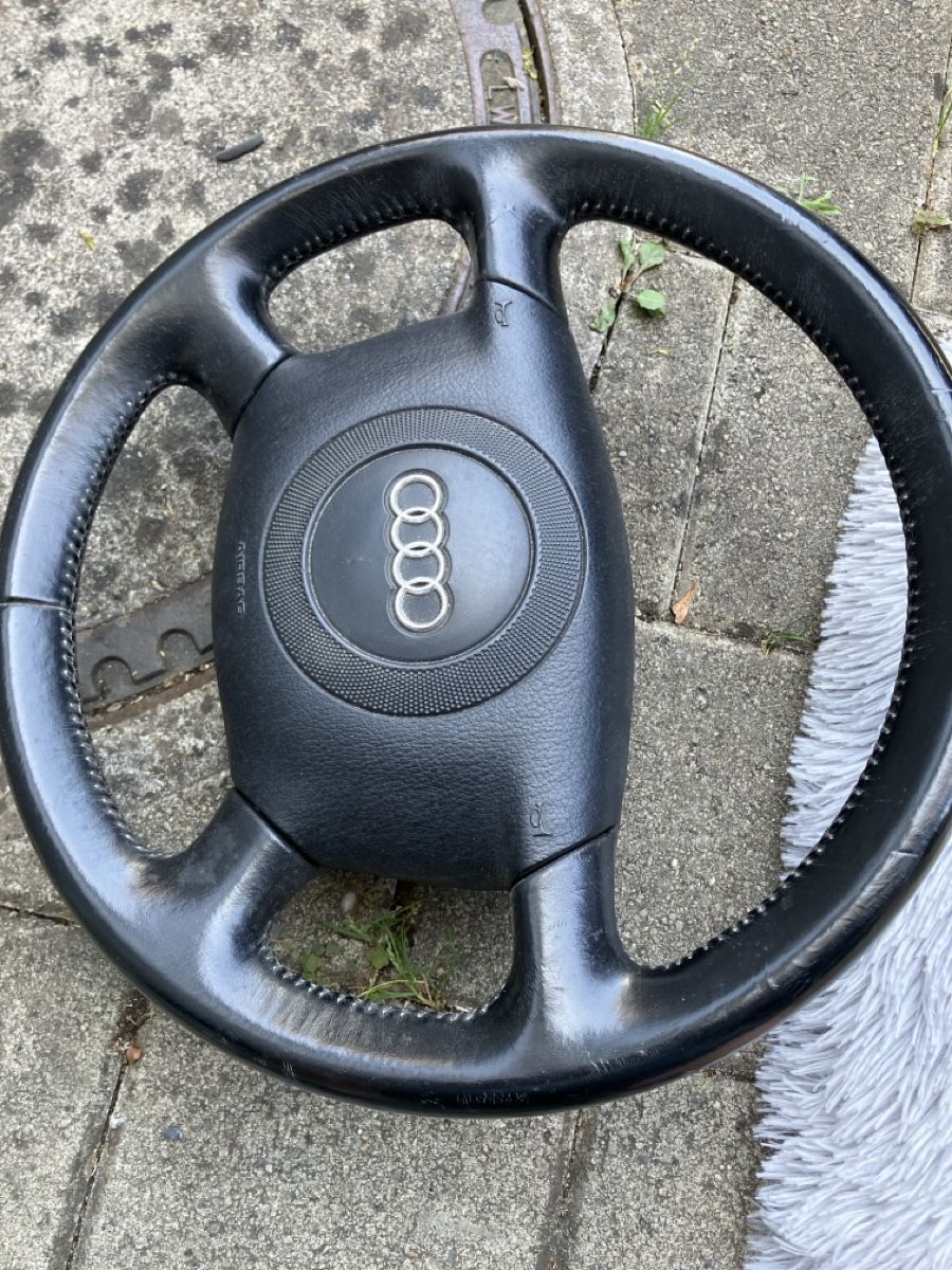 Audi Tutti pezzi di ricambio auto: Lederlenkrad Audi – Usato da Spreitenbach venduto da Strolch