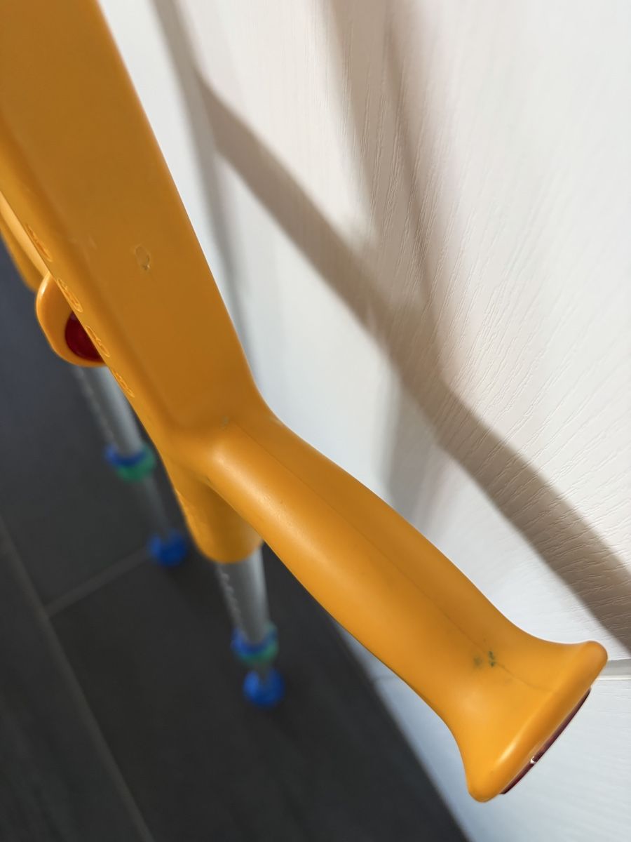 Appareils médicaux: Kinderkrücken – D'occasion à Oetwil am See par ron_qw7r 1