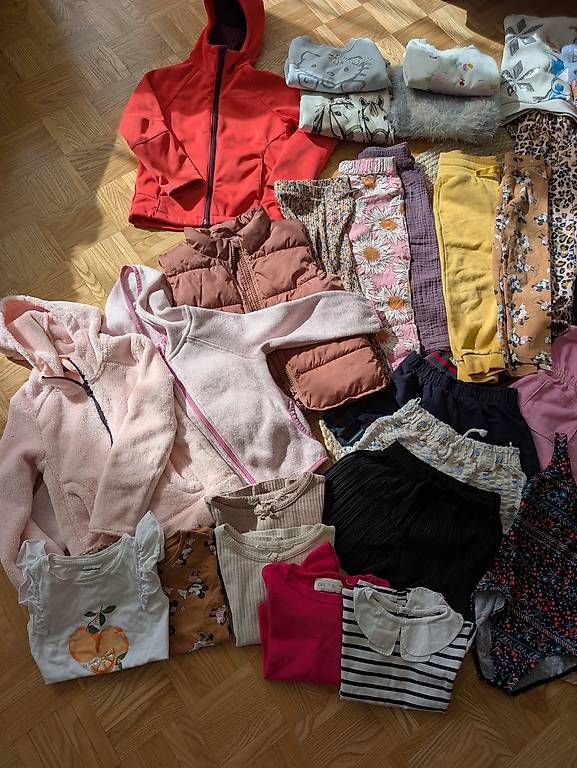 Lotti & Set di vestiti: XXL Kleiderpaket Mädchen 104 – Usato da Dietlikon venduto da SaNi15000 1