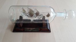 Bateau en verre "La Pinta - 1492" dans sa bouteille