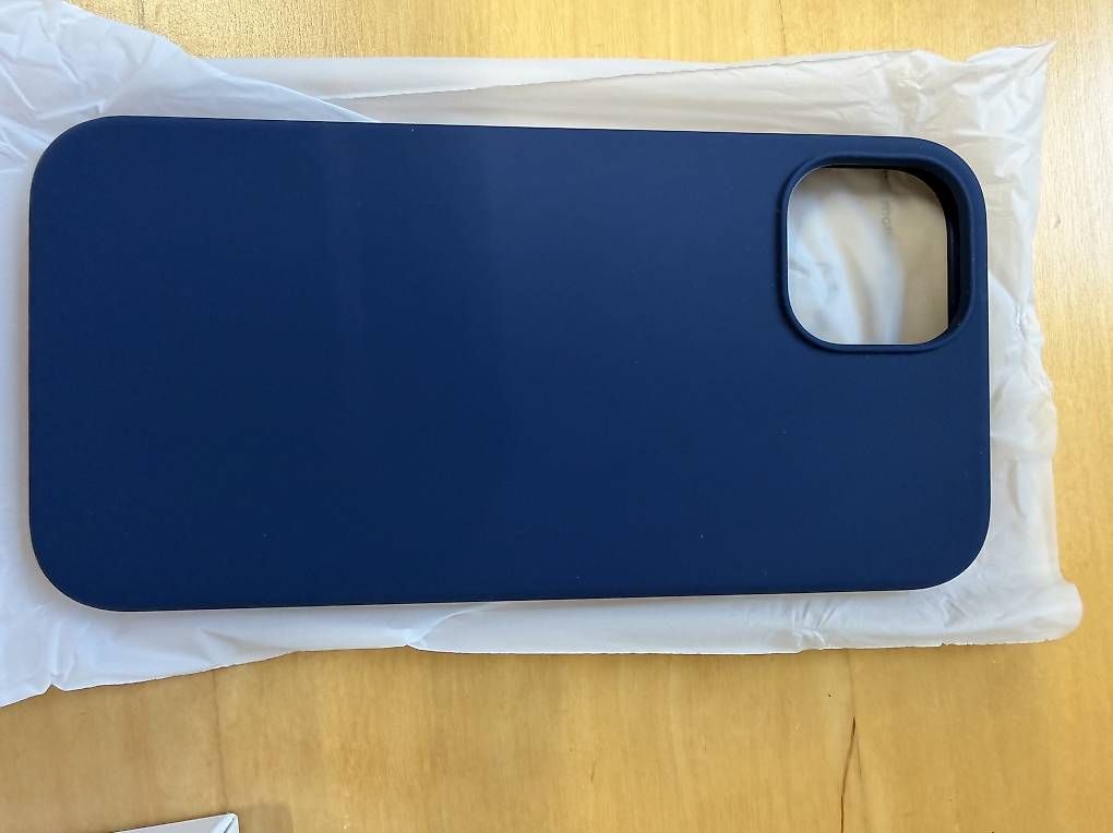 Cover & Protezioni schermo: Cover iphone 13 pro silicone  – Usato da Lugano venduto da club.888 3