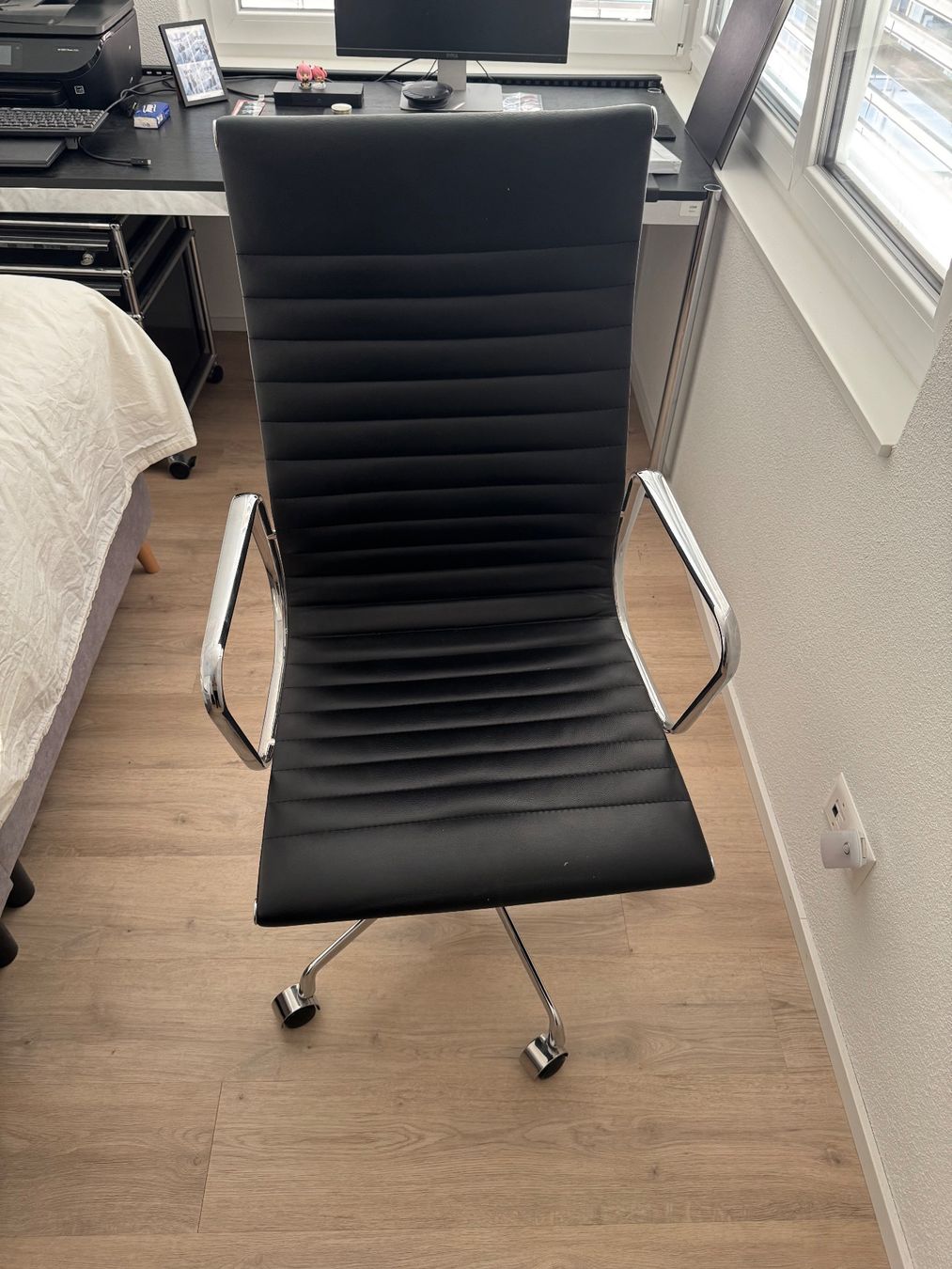 Chaises roulantes: Bürostuhl Schwarz Leder – D'occasion à Zürich par bas_bpr7 2