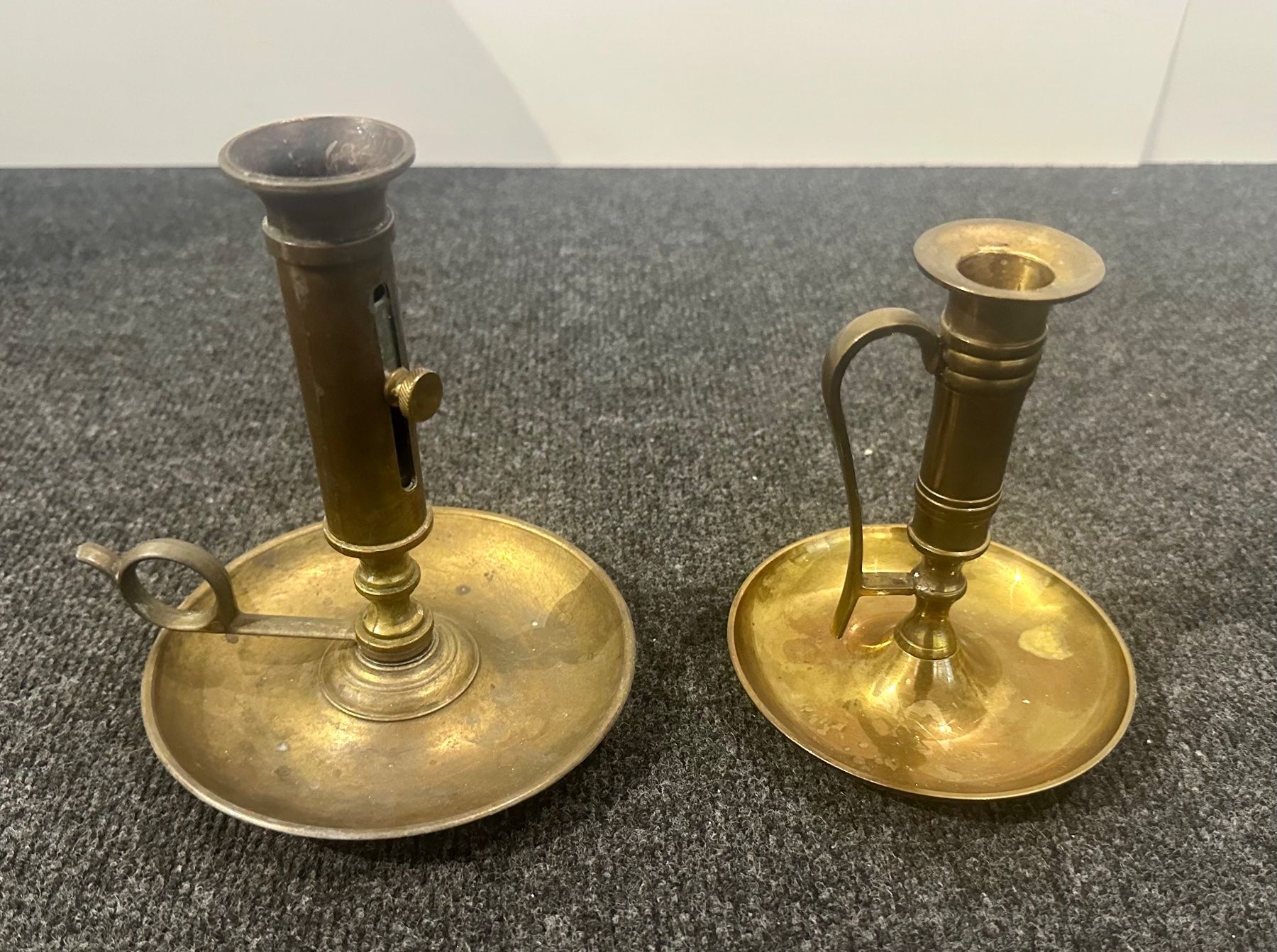 Portacandele: Zwei antike Kerzenhalter aus Messing – Usato da Basel venduto da artthings4you 3