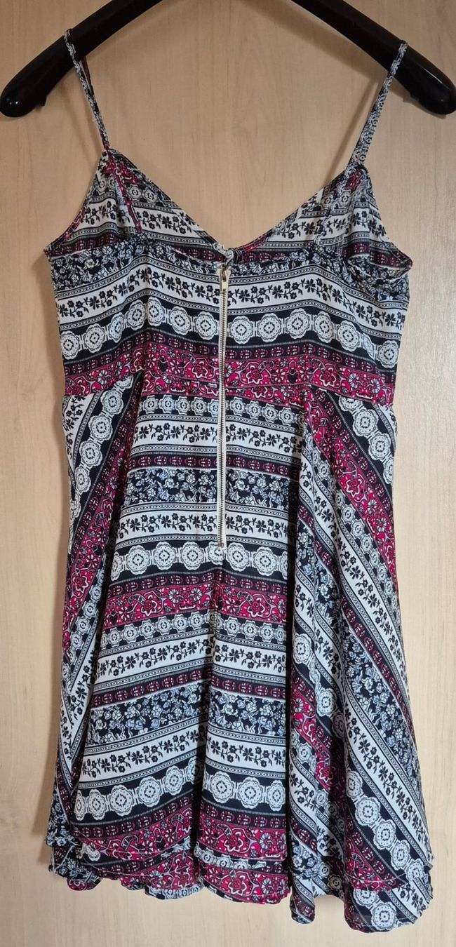 Yes Or No Vestiti: Kurzes Sommerkleid – Usato da Schwanden i. E. venduto da romikh 1