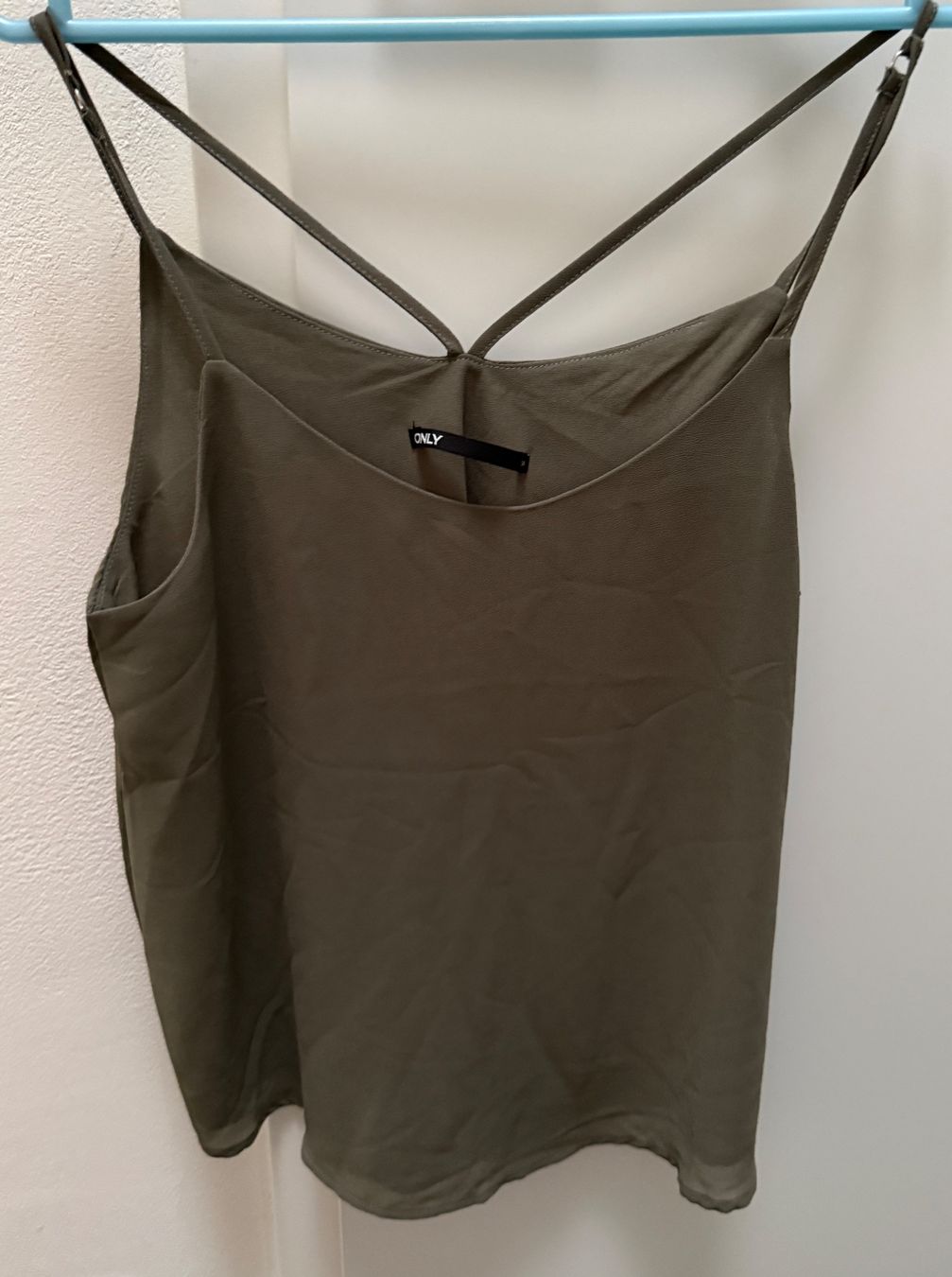 Only Top: Trägershirt Olive von Only – Usato da Hunzenschwil venduto da Reche71
