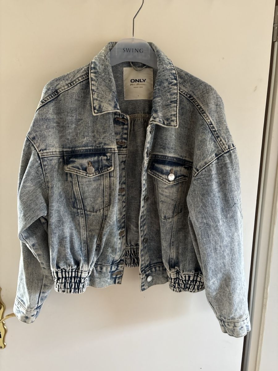 Only Vestes: Snoopy Jeans Jacke cropped style – D'occasion à Winterthur par Stupu7hs