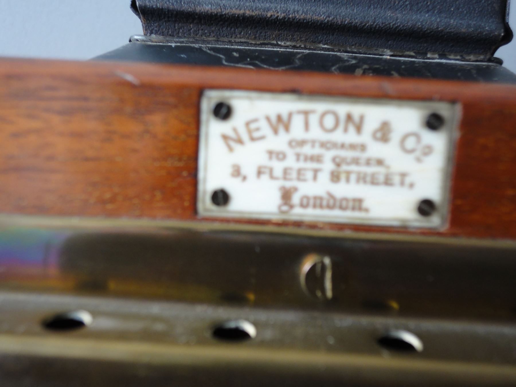 Proiettori: Antiker Projektor Newton - London – Usato da Chur venduto da omonia 2