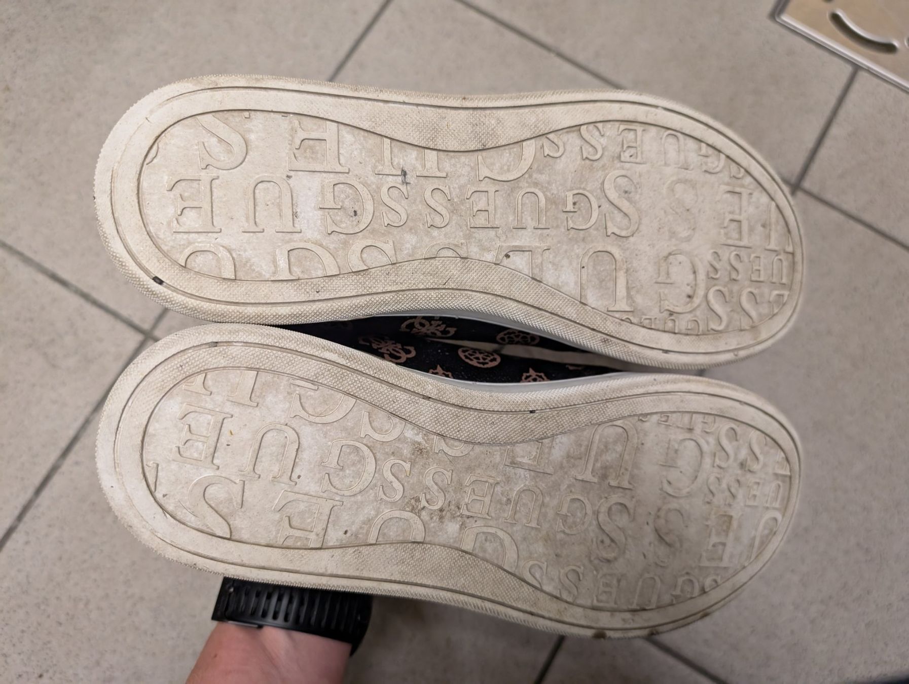 Guess Scarpe da donna: Guess sneakers size 39 – Usato da Zermatt venduto da msz_nb9h 5