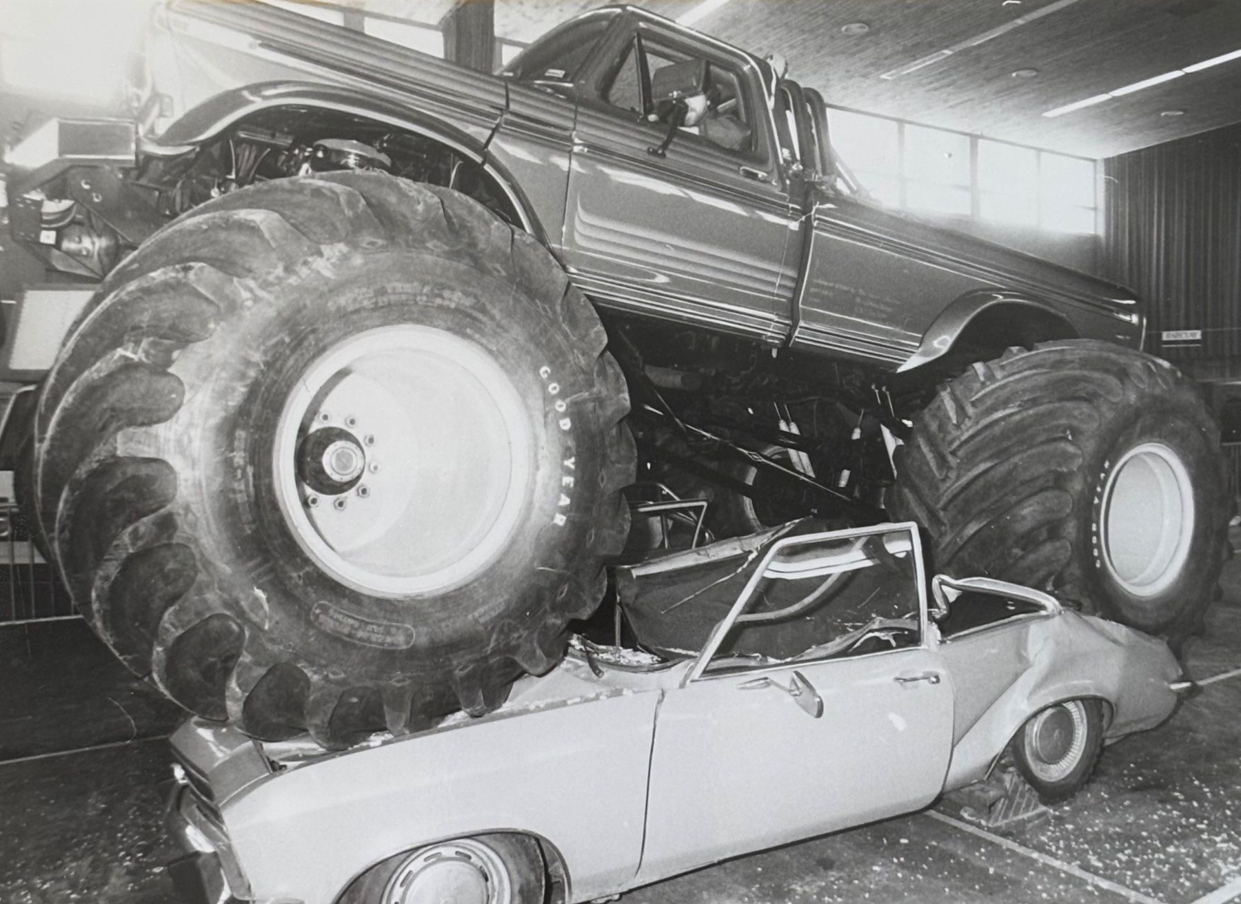 Cartoline postali: Pressefoto, Traktor, Auto, Crash, 13 x 18 cm – Usato da Frauenfeld venduto da Merk52