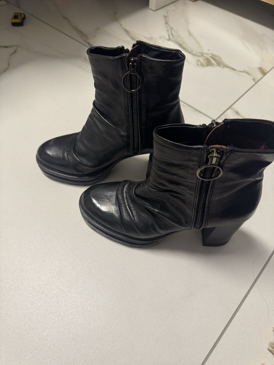 Scarpe da donna: Schwarze Leder Stiefeletten, Gr. 39, top Zustand! – Nuovo (secondo la descrizione) da Langnau am Albis venduto da ste_2zdt