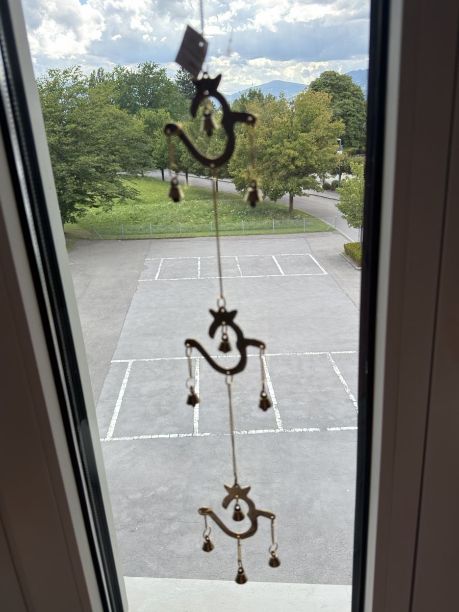 Autres décorations & accessoires: Windspiel Om mit Messingglöckchen neu – Neuf avec emballage d'origine à Widnau par kustercarmen 1