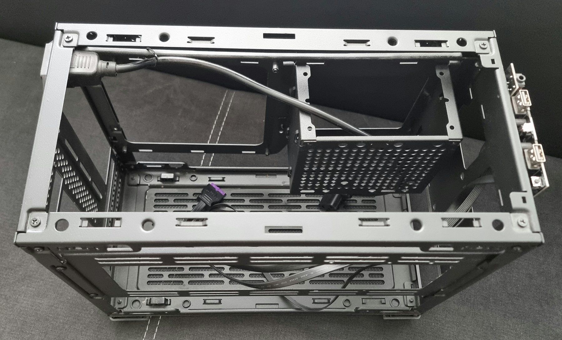 Custodie: Cooler Master MasterBox NR200 Schwarz PC Gehäuse – Usato da Zürich venduto da m1klos 3