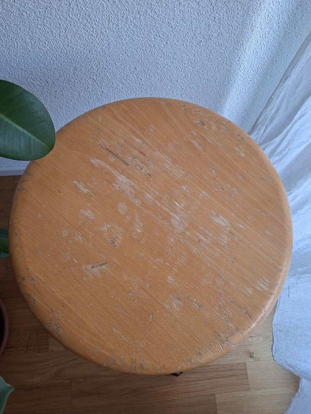 Sgabelli: vintage Industriehocker, Werkstatthocker, massiv  – Usato da Basel venduto da Lovintage 1