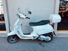 Piaggo Vespa LXS 125, inkl. Topcase, weiss